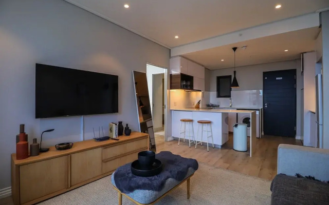 Sixteen on Bree 1425 by CTHA