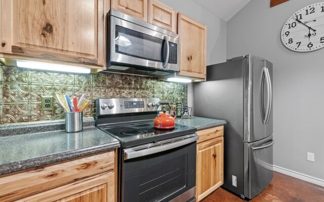 Winnie's Place 2 Bedroom Home by RedAwning