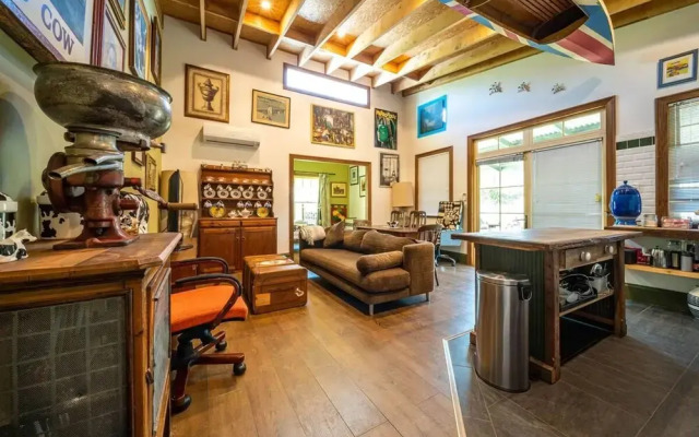 The Spotted Cow City Fringe Pet-friendly
