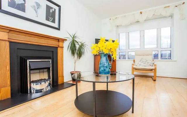2 Bedroom Apartment 15 Minutes From City Centre
