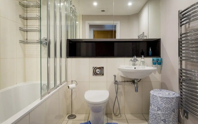 Full River View 3-bedroom Very Large Flat