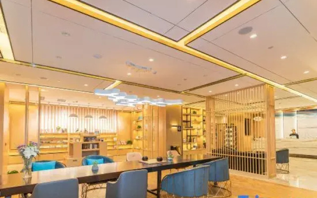 Atour Hotel (Weihai City Hall)