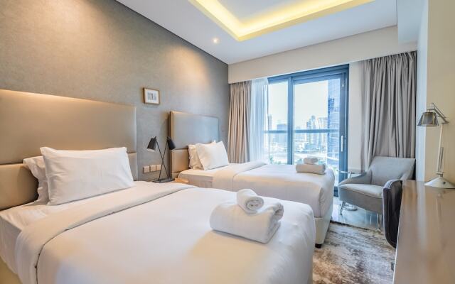 Midtown Gem, Luxurious Apartment With Balcony