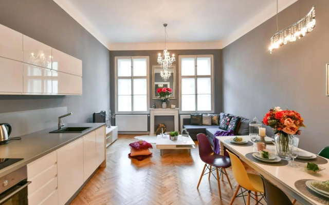 Cosmopolitan Central Prague Apartment