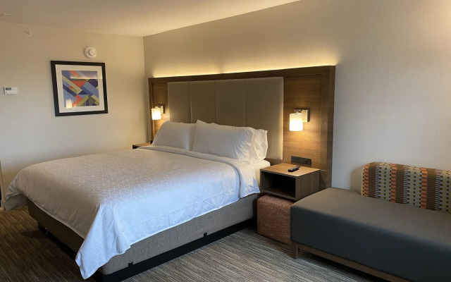 Holiday Inn Express & Suites Chatsworth by IHG