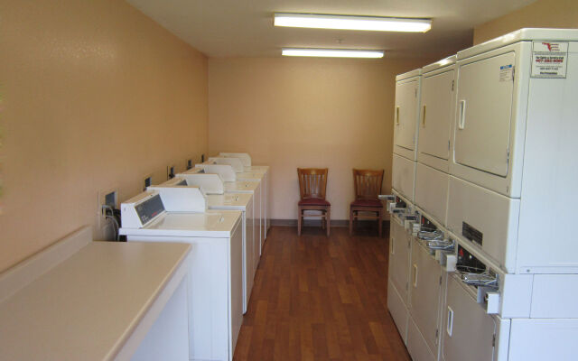 HomeTowne Studios by Red Roof Orlando - UCF Area