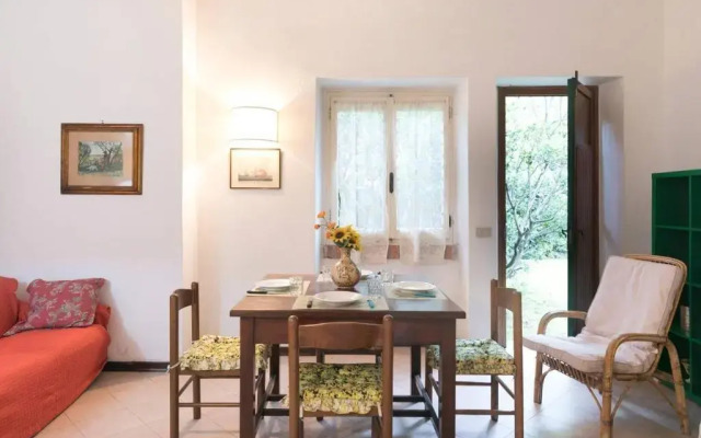 ALTIDO Lively 3BR Villa with Shared Garden, 50m from Beach