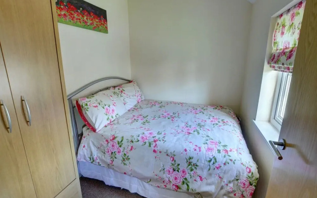 Tranquil holiday home in Swansea near Mountains