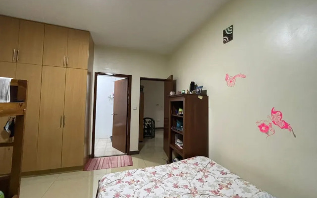 The Mugabi's Spacious Private Room