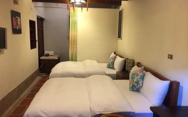 No. 85 Shuitou B&B