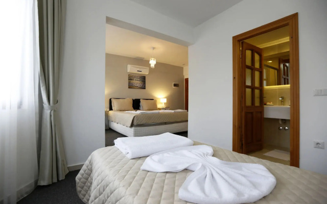 Hi̇mm Hotel