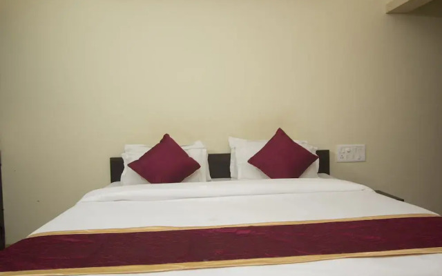 OYO 25007 Hotel Royal Garden