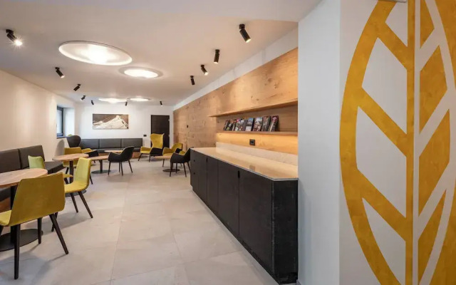 Aois 4 Elements suits