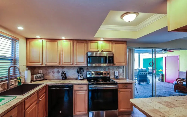 Seatuit Condominiums