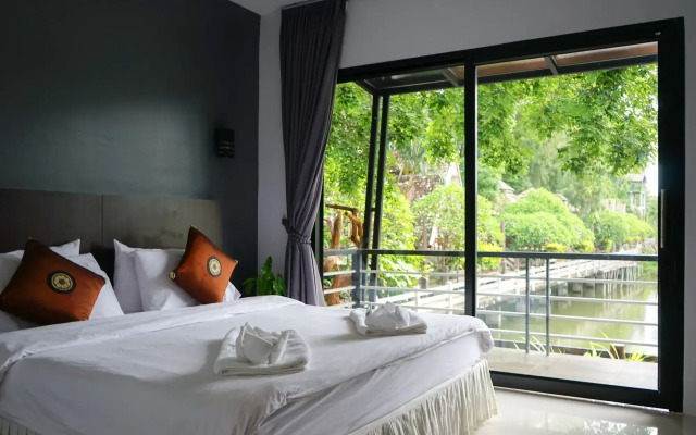 Nakhaburi Hotel & Resort