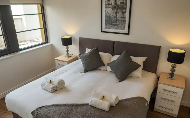 SA Today Apartments Farnborough with Fibre Wi-Fi & Netflix