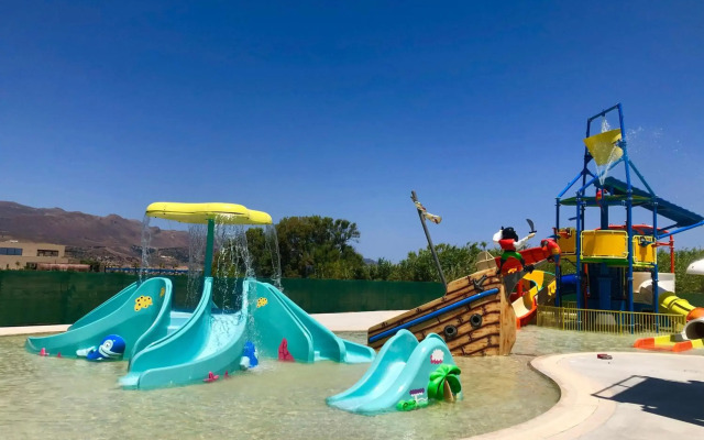 Selini Suites & Waterpark