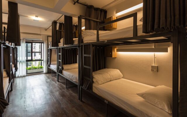 Hobnob Hostel - Adults Only