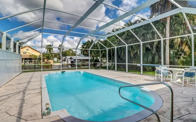 4836/4838 Esplanade St B-pool