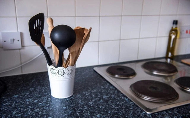 Bright And Central Flat, Directly Facing The Usher Hall