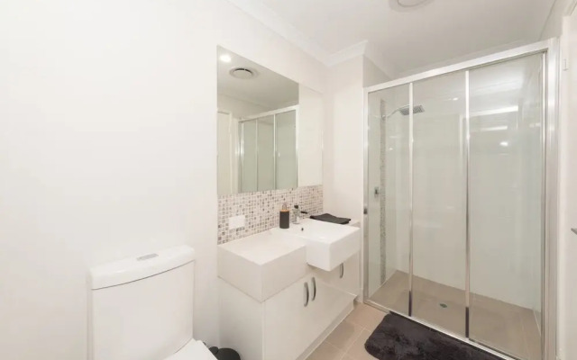 Lakeview Apartment Suite 16