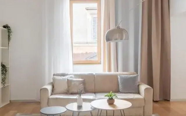 Iflat Navona White And Stylish Apartment