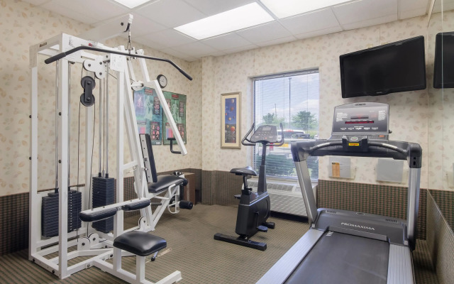 Mainstay Suites Airport