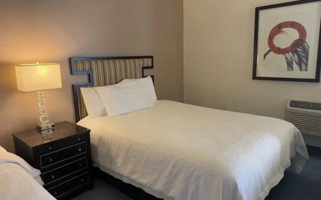 HomeTowne Studios by Red Roof Ridgecrest