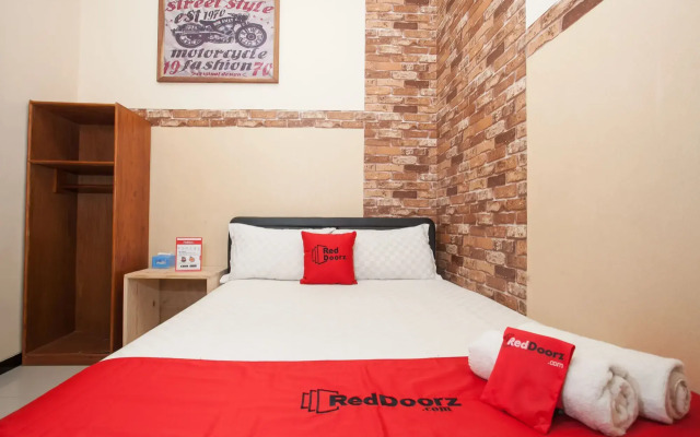 RedDoorz near Stasiun Kota Baru Malang
