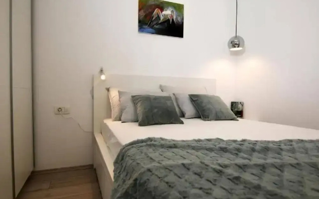 Secluded Oasis With Pool, Outdoor Kitchen, & Landscaped Terraces