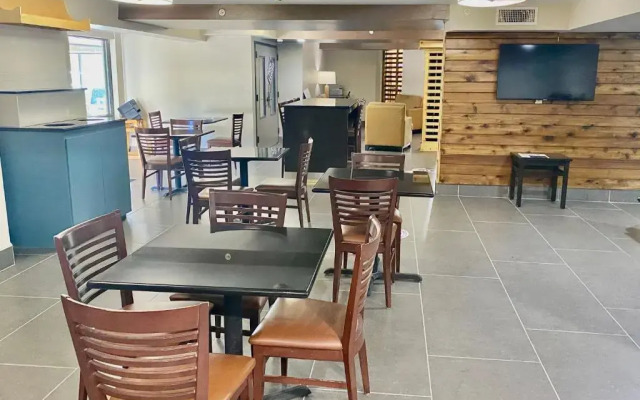 Country Inn & Suites by Radisson, Roanoke Rapids, NC