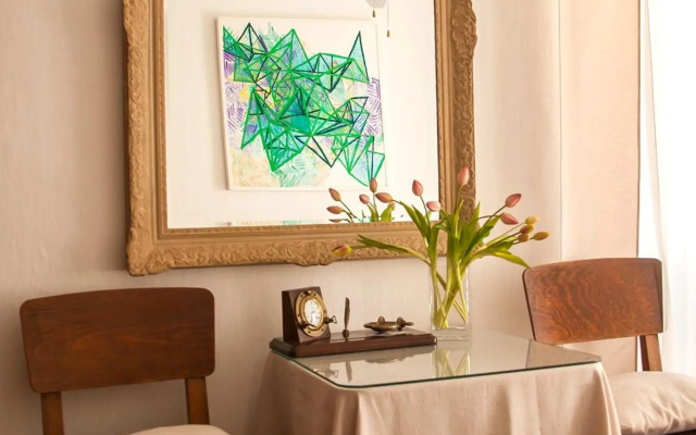 Apartment House Art Bol