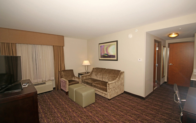 Holiday Inn Express & Suites Charlotte North, an IHG Hotel