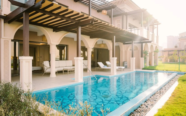 Royal Saray Resort