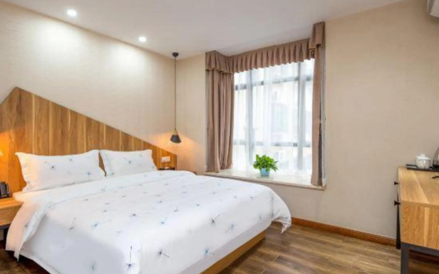 Guangzhou Hanguan Four Seasons Apartment (Guangzhou Baiyun Airport Qingtang Subway Station)