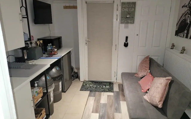 Hidden Treasure- 2 Beds Sleeps 3 Gillingham