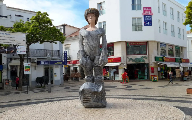 B10 - Top-Floor Bay View