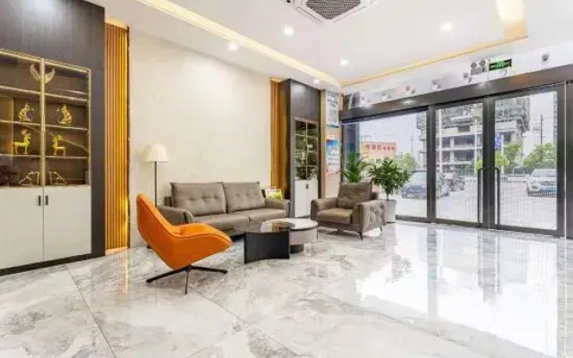 Home Inn Baiyun Hotel (Huai'an Railway Station Mandu Plaza)
