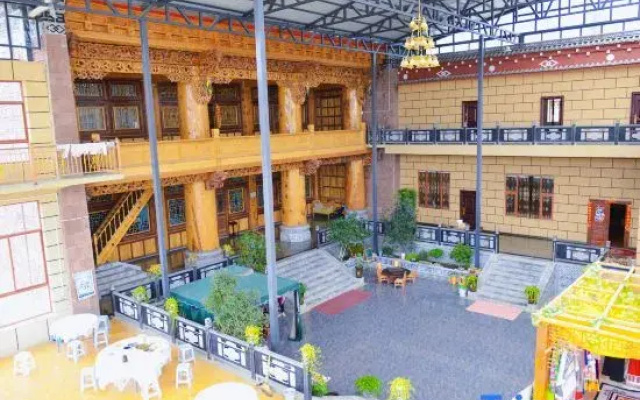 Shangri-La Nuqing Farmyard