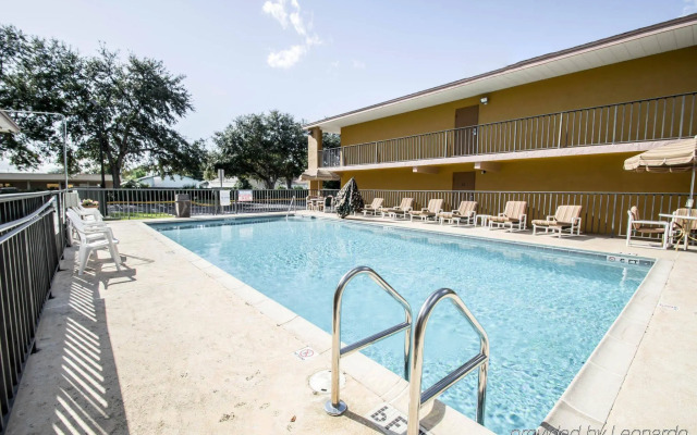 Quality Inn near Blue Spring