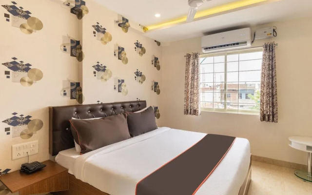 OYO Townhouse 327 C21 Mall