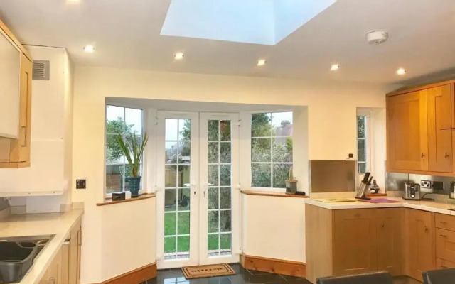 Luxurious very spacious one bedroom flat
