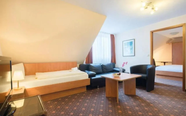 Maximilian Hotel & Apartments Weil am Rhein / Basel