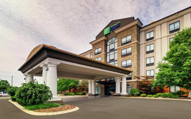 Holiday Inn Express Hotel and Suites Nashville-Opryland, an IHG Hotel