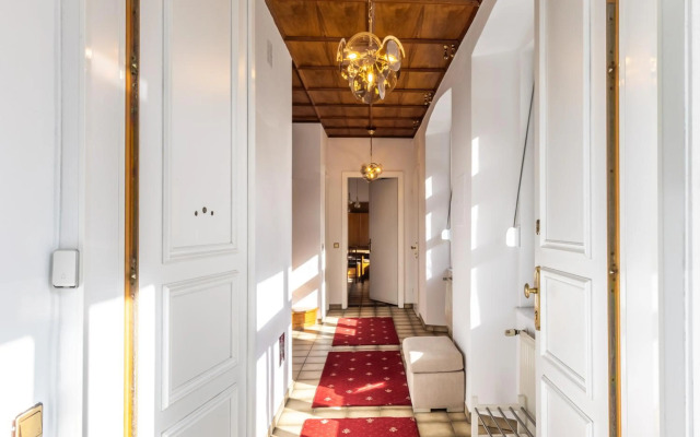 Rustic Apartment with 4 bedrooms Top 9