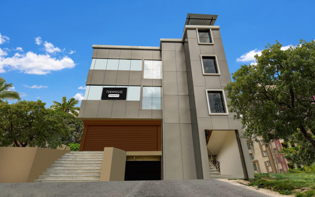 Super Townhouse Golden Temple Manikonda