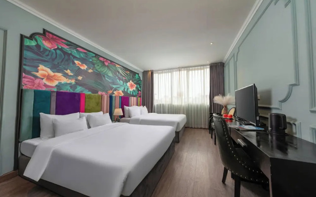 Madelise Stardust Hotel & Travel