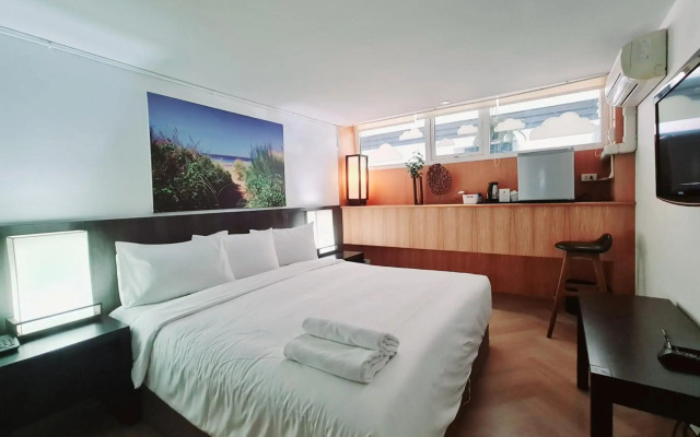Sathorn Terrace Apartment