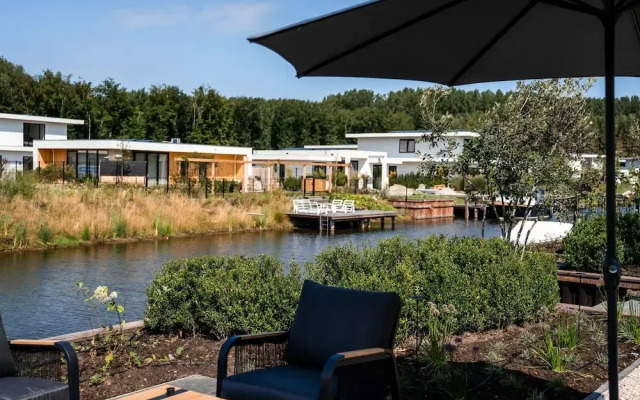Water Villa With Garden and Jetty Near Harderwijk