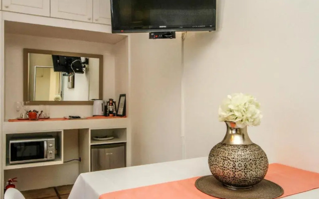 Caza Beach Guesthouse